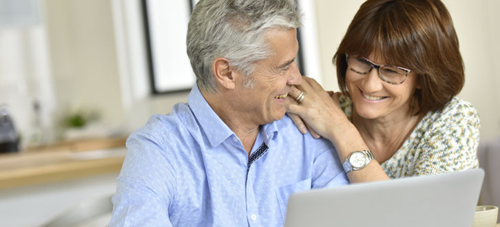 A couple reading the Humana Pharmacy blog about Medicare's Extra Help program.